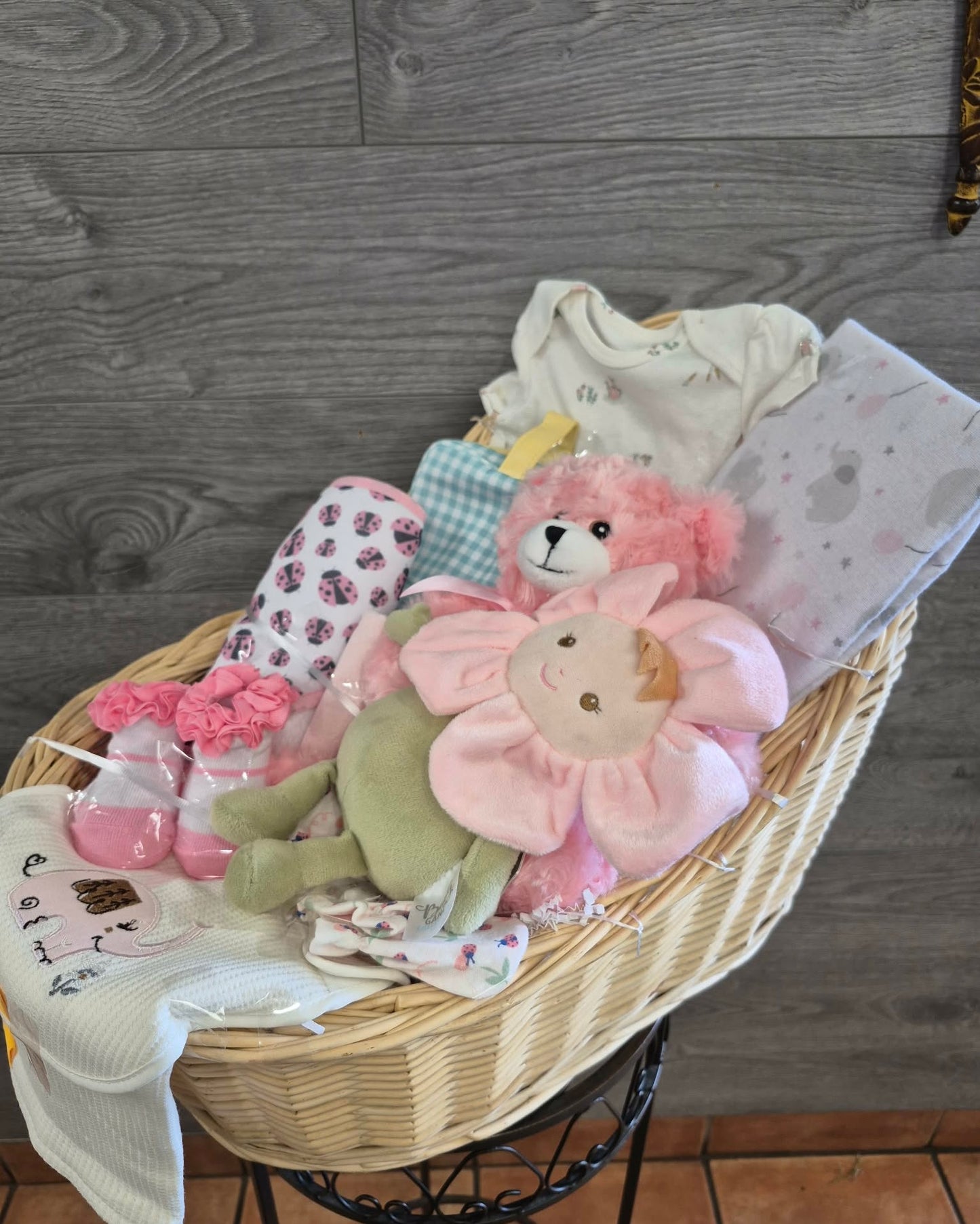 Panier cadeau naissance — Petite fille